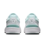 On THE ROGER Advantage white and mint vegan leather sneaker